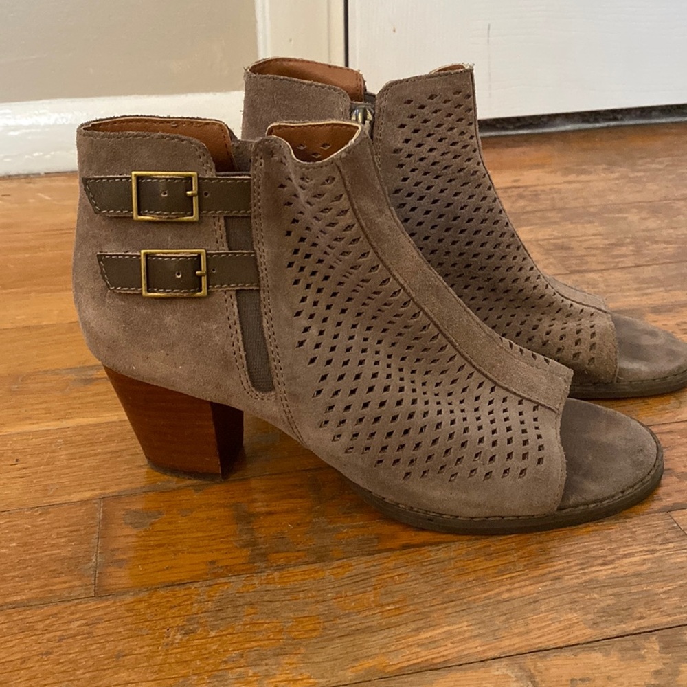 Vionic heels. Size 7